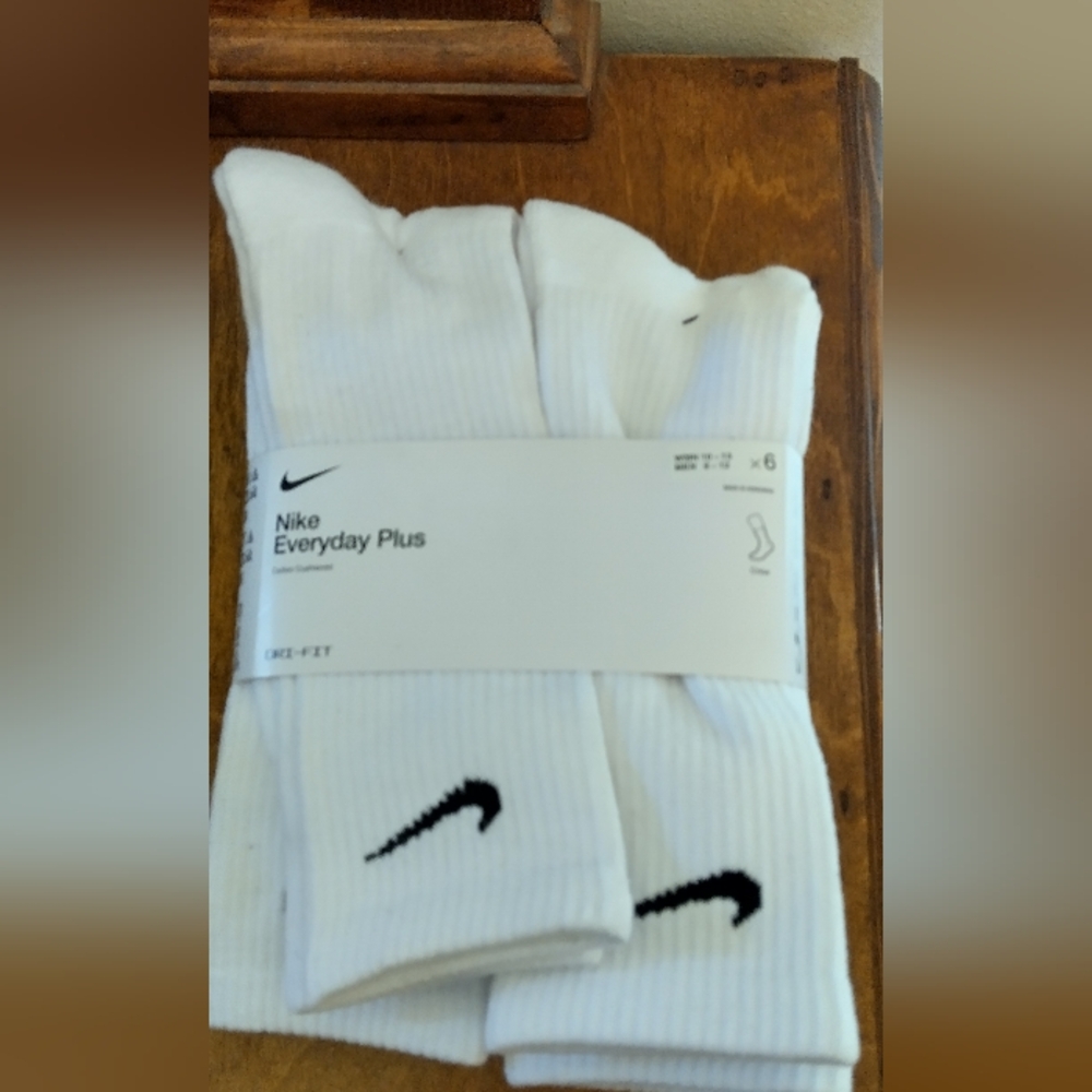 NIKE EVERYDAY PLUS CREW SOCKS MEN & WOMEN